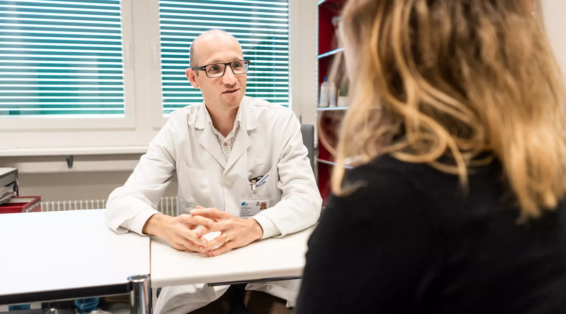 Le Dr Thomas Mészáros est à la tête du nouveau team "chirurgie de la main".