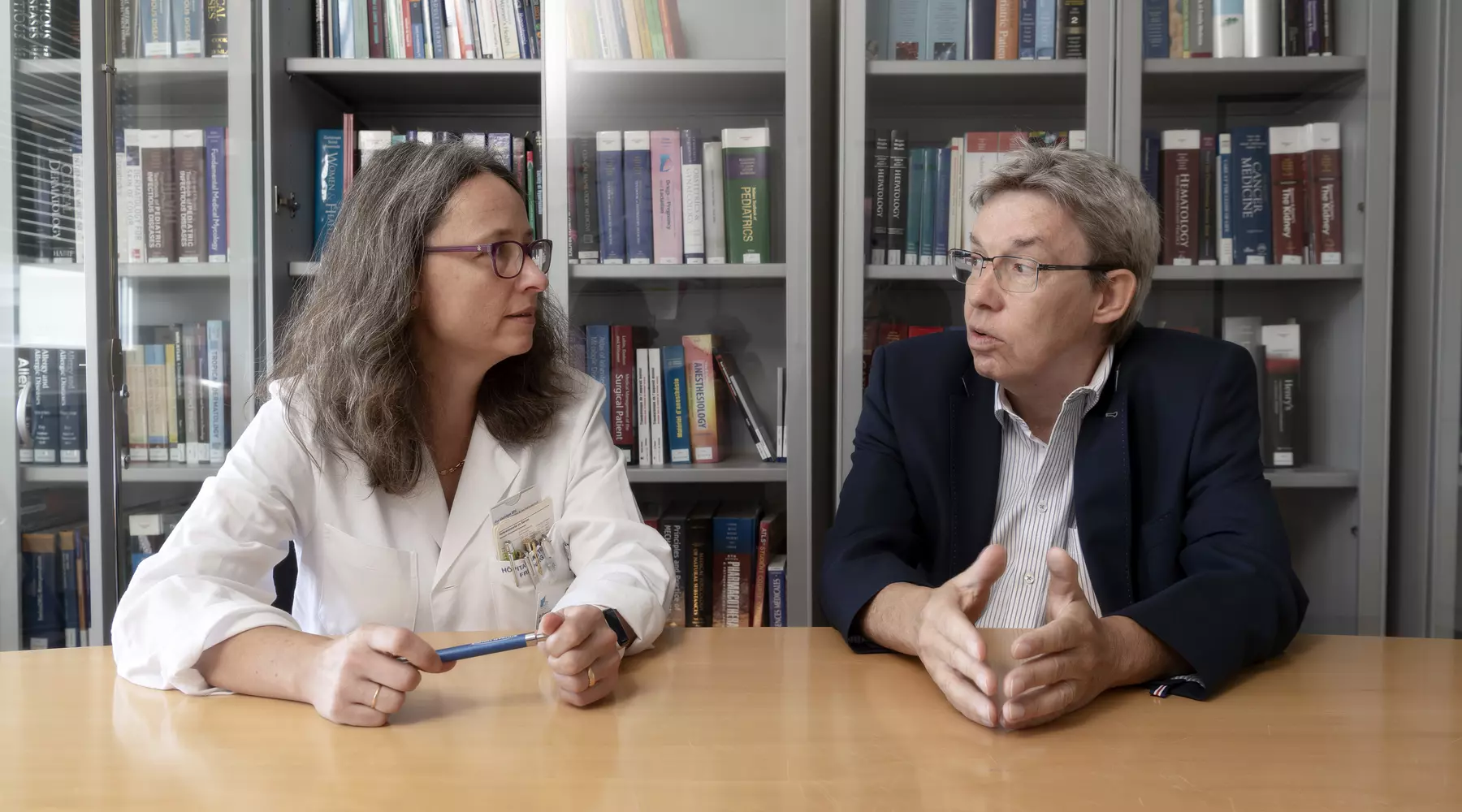 La Dre Anne-Catherine Barras et Thierry Radermecker collaborent étroitement pour accompagner les patients souffrant d’une consommation d’alcool problématique