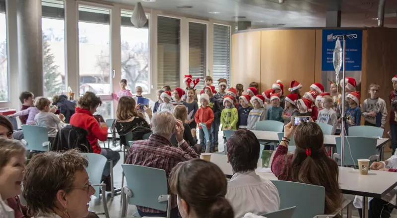 Musikalische Weihnachtsfeier für die Patienten des HFR Riaz