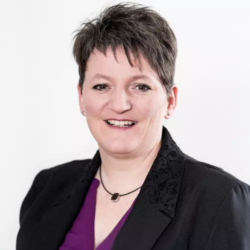 Portrait von Suzanne Horlacher, Leiterin Pflege, Stv. Pflegedirektorin